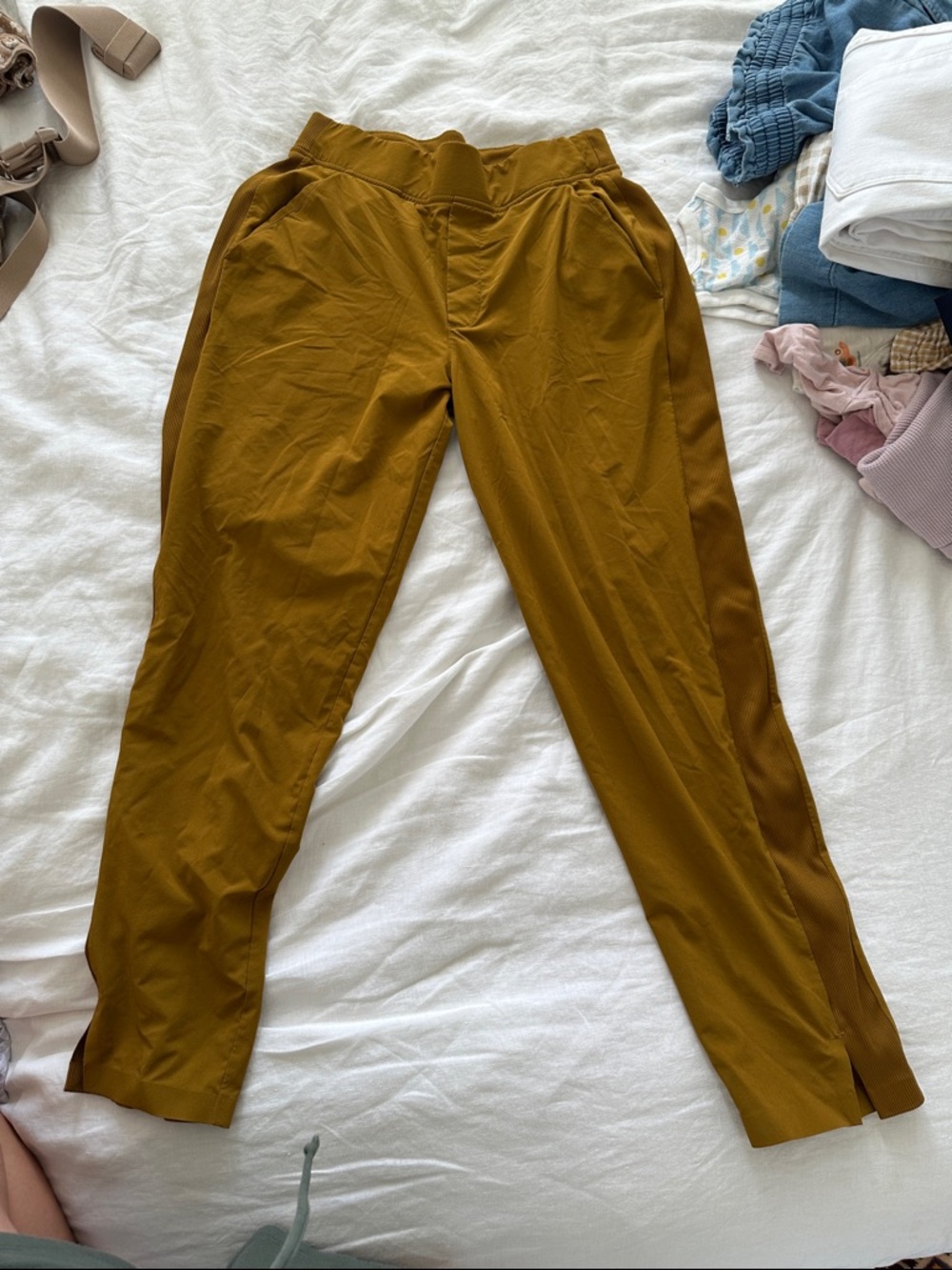 Athleta Brooklyn women’s light weight trouser pants.